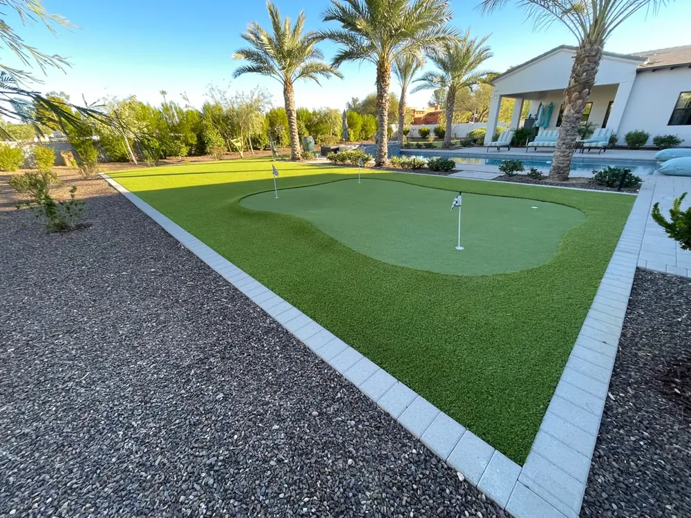 Backyard putting green professionally cleaned and groomed by TurFresh