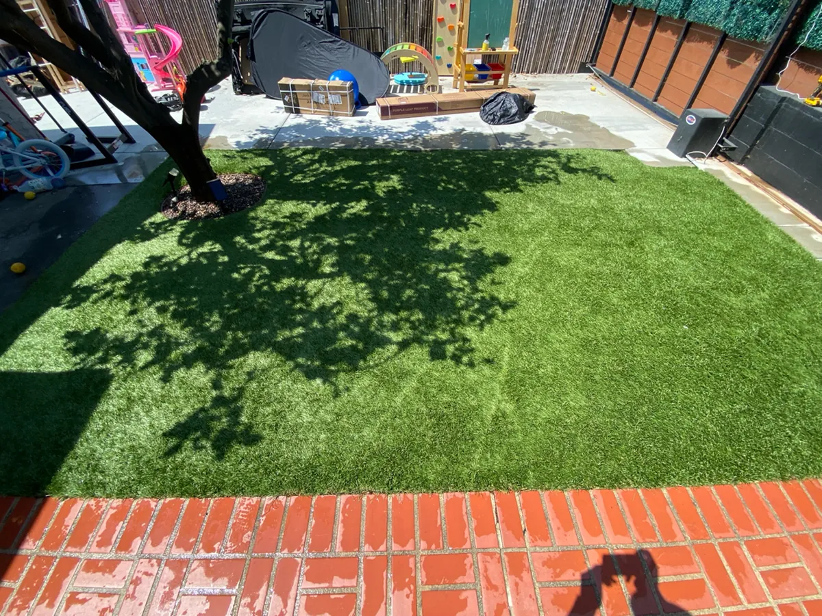 Completed TurFresh backyard artificial turf cleaning under a shade tree in Thousand Oaks