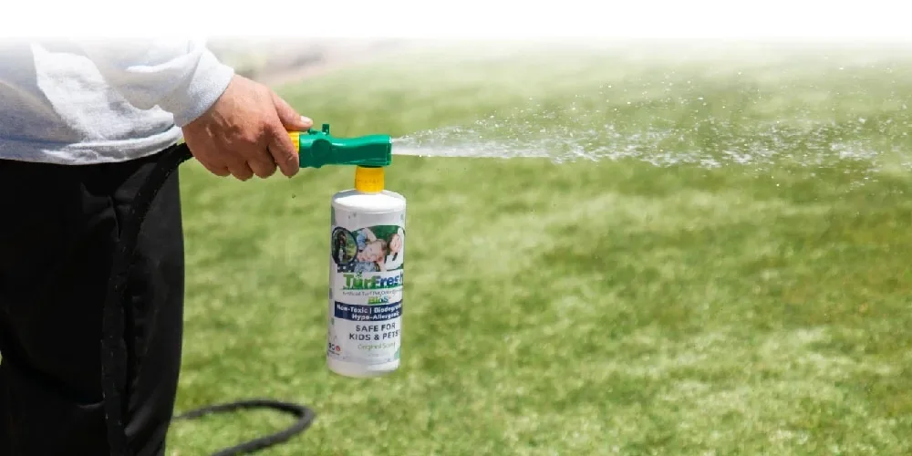 Clean artificial turf in Florida backyard with dogs
